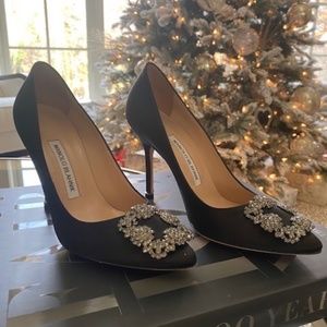 Manolo Blahnik 105 MM Hangisi Satin Black Pump size 37
